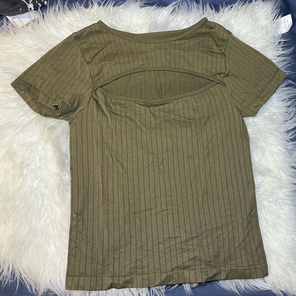 Top - Picture 2 of 5